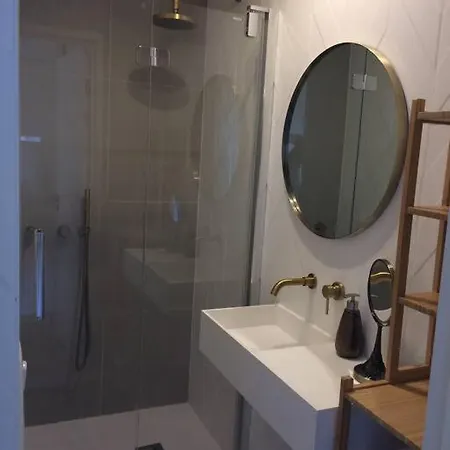 Apartment Lovely Refurbished Nice