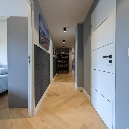 Lovely Refurbished Apartment *
