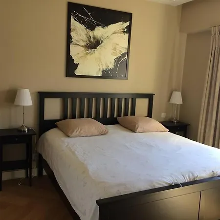 דירה Lovely Refurbished